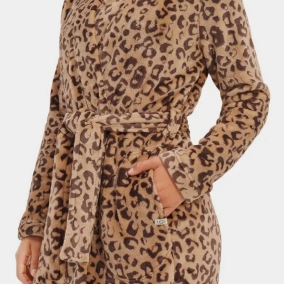 UGG® Leopard Print Long Sleeve Double Fleece Long Wrap Marlow Cozy Robe - Picture 4 of 8